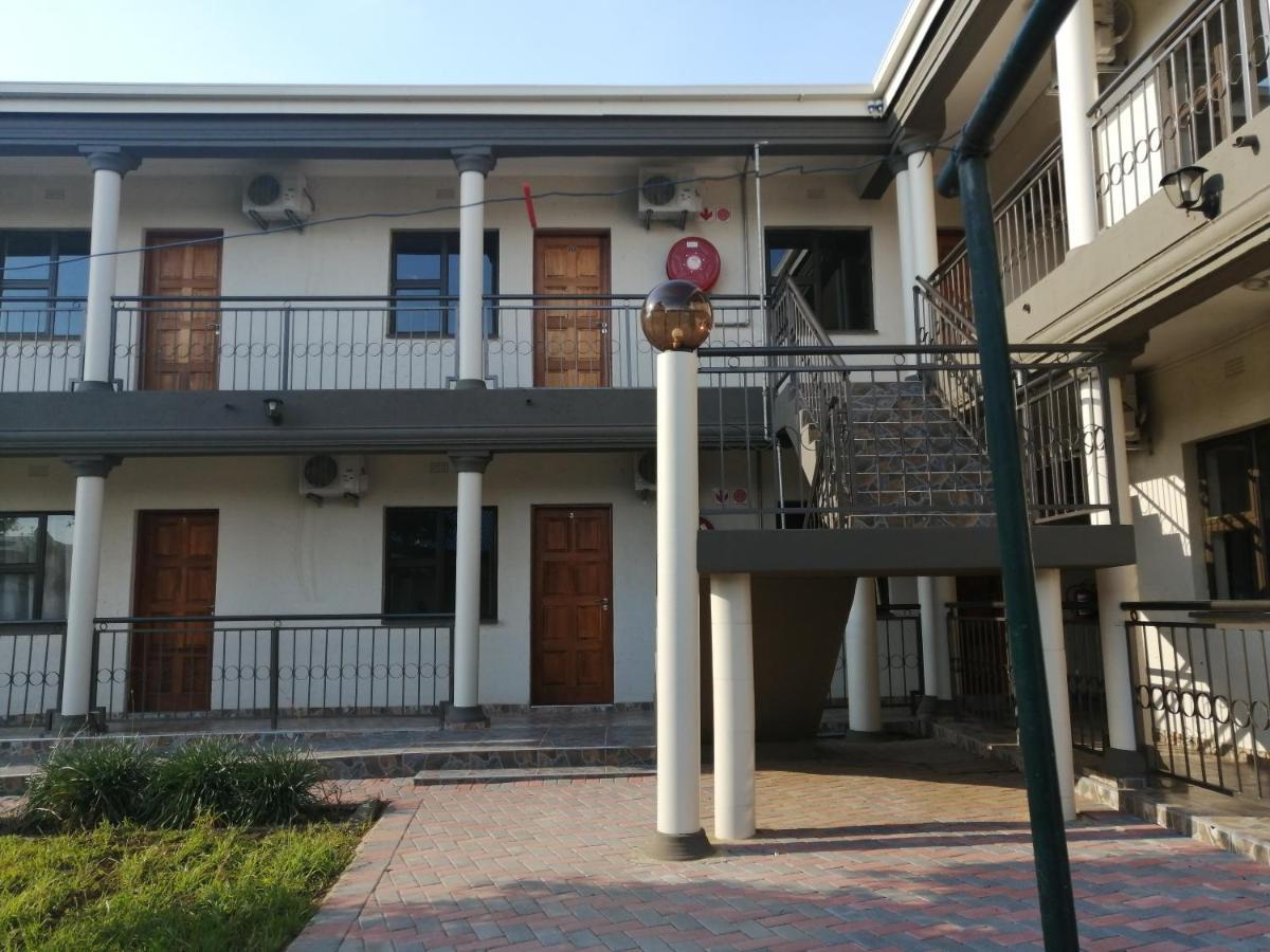 Lala Poa Guest House Клерксдорп Экстерьер фото
