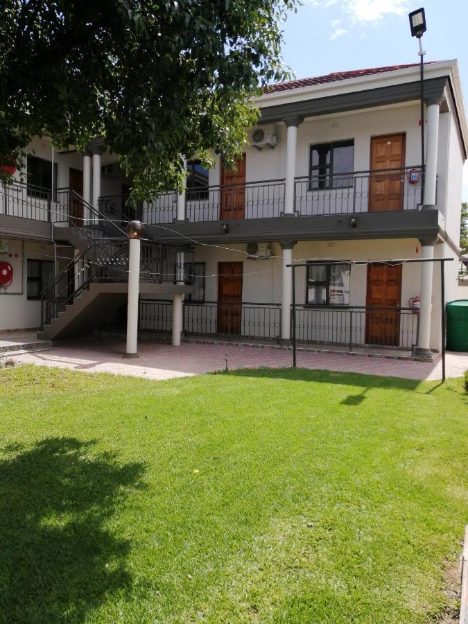 Lala Poa Guest House Клерксдорп Экстерьер фото