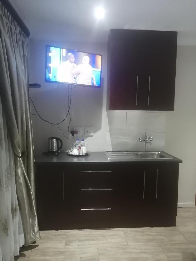 Lala Poa Guest House Клерксдорп Экстерьер фото