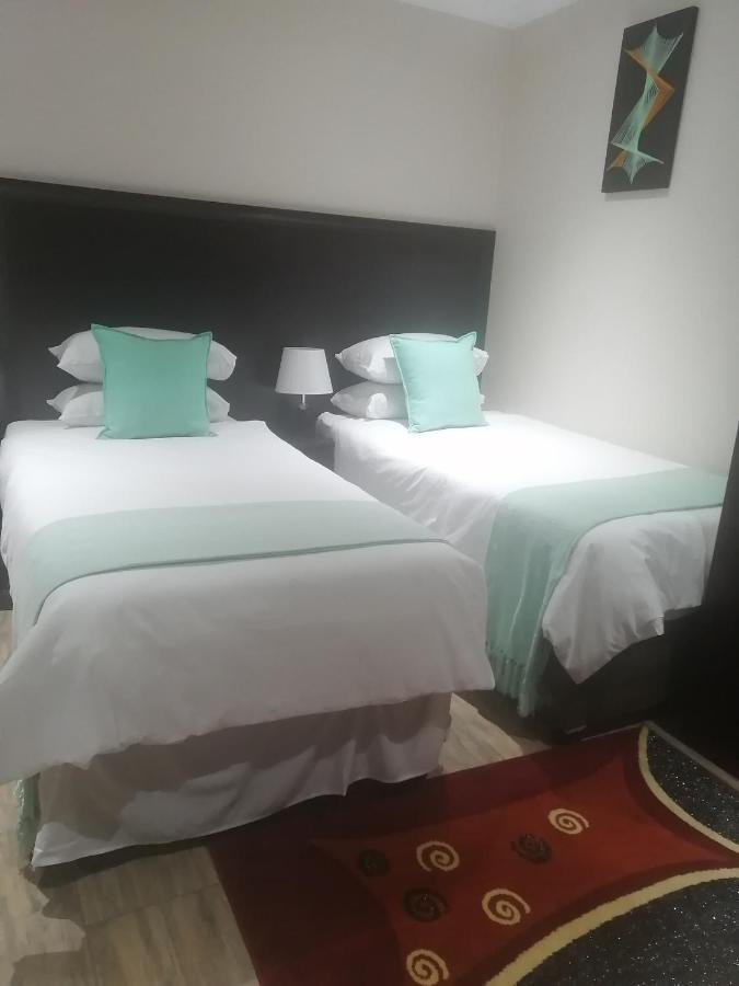 Lala Poa Guest House Клерксдорп Экстерьер фото