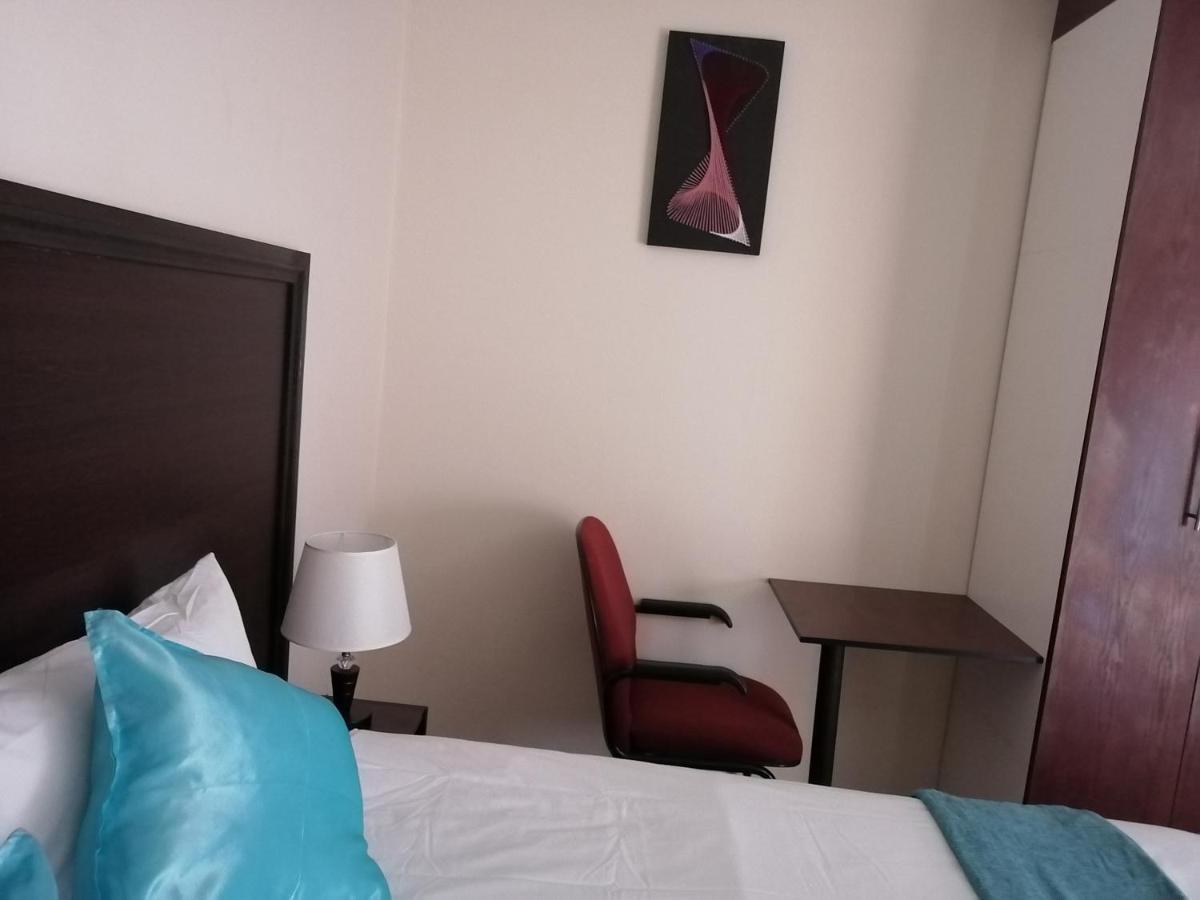 Lala Poa Guest House Клерксдорп Экстерьер фото