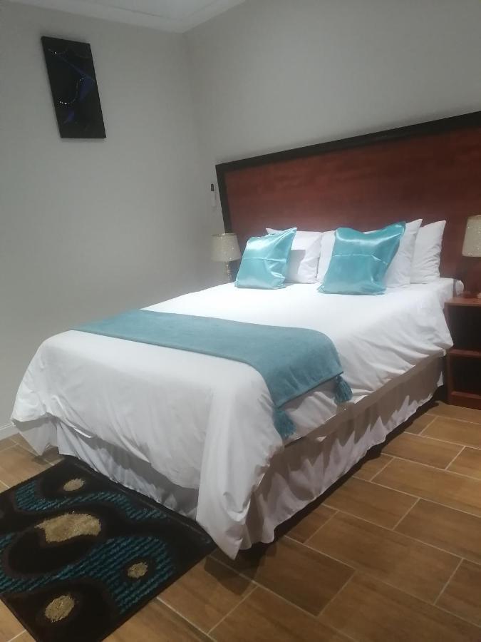 Lala Poa Guest House Клерксдорп Экстерьер фото