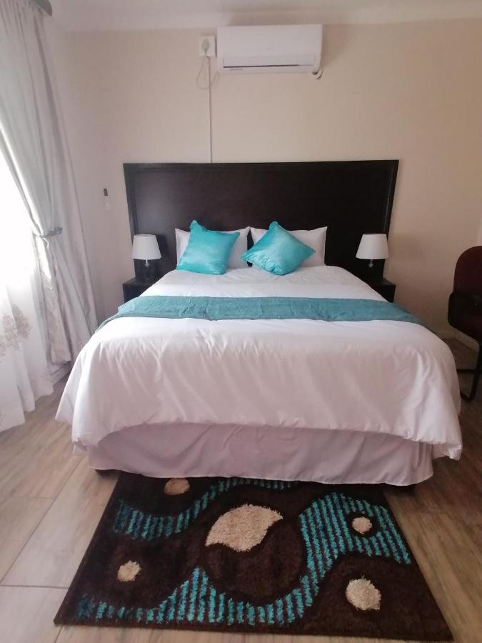 Lala Poa Guest House Клерксдорп Экстерьер фото