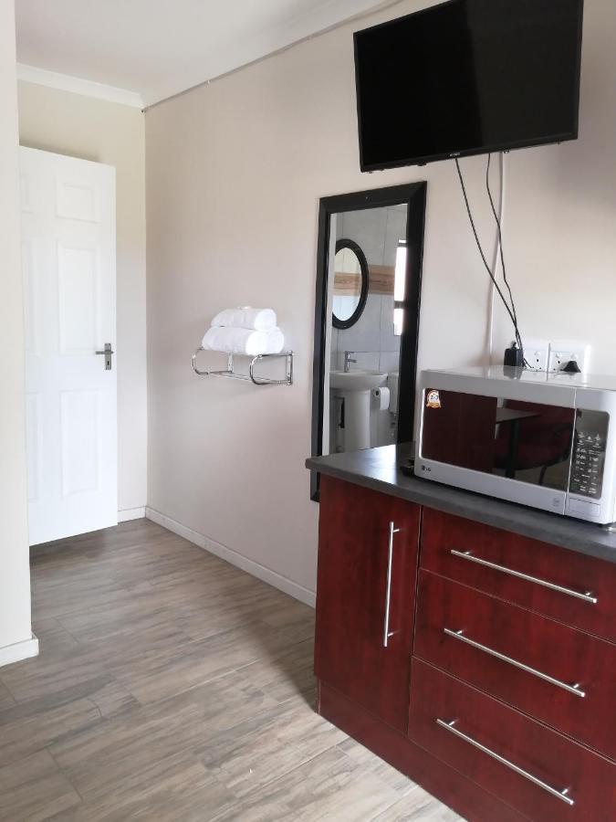 Lala Poa Guest House Клерксдорп Экстерьер фото