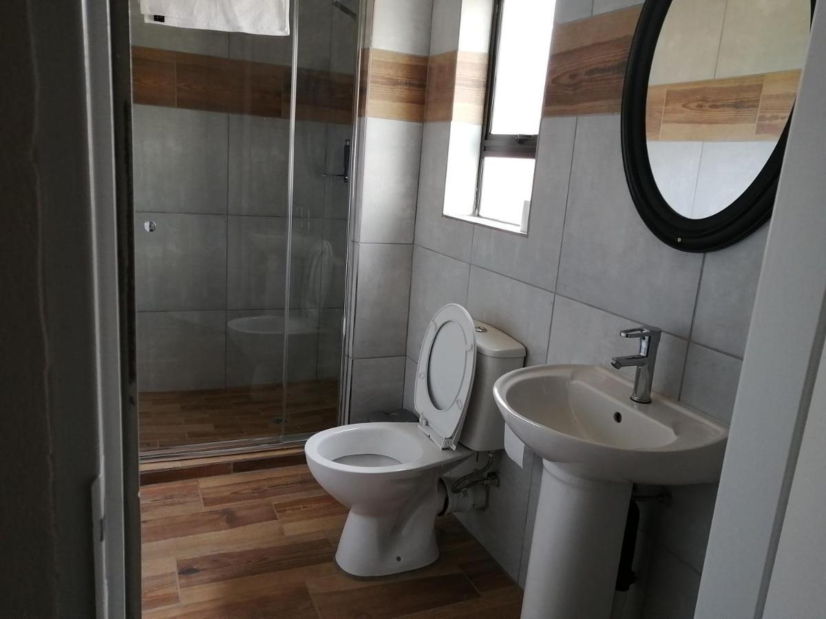 Lala Poa Guest House Клерксдорп Экстерьер фото