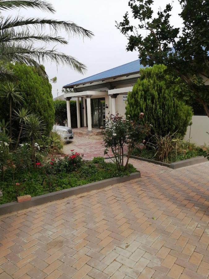 Lala Poa Guest House Клерксдорп Экстерьер фото